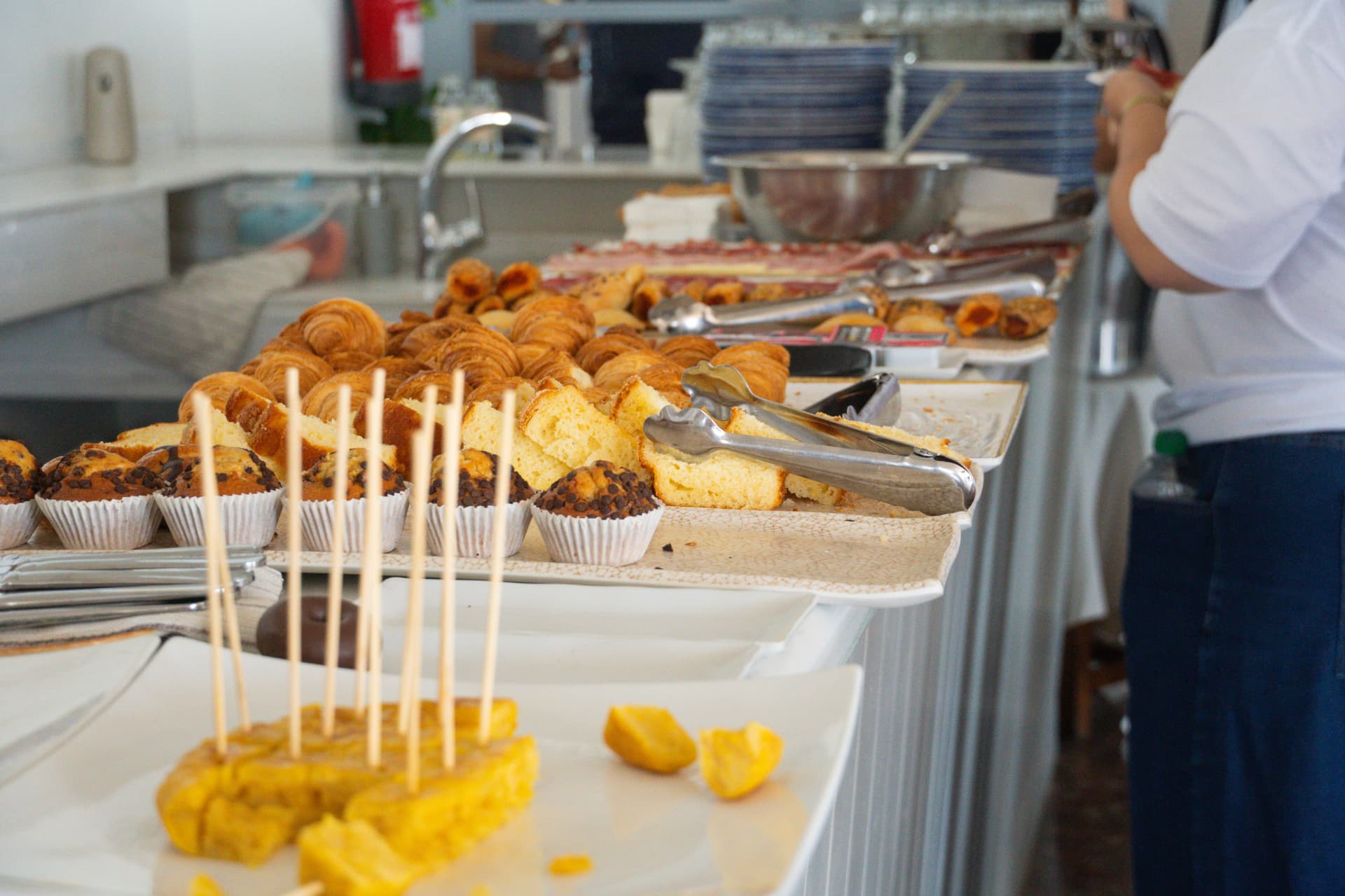 Catering y networking en evento corporativo ElevAI