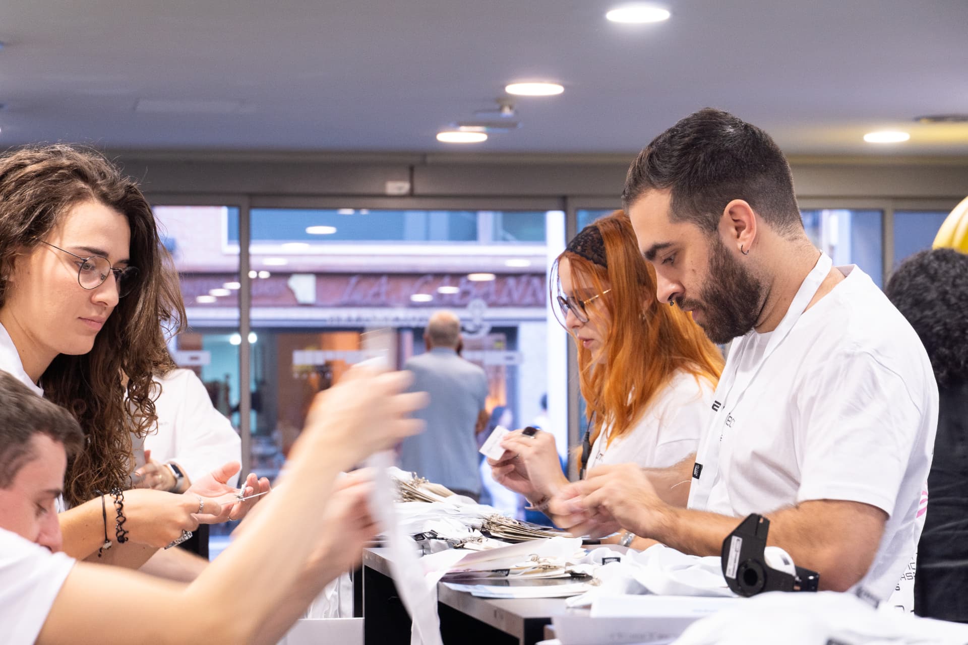 Equipo ElevAI gestionando el registro de un evento corporativo
